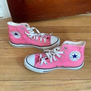 Unisex pink high top converse sneakers. Mens size 5. Womens size 7.
